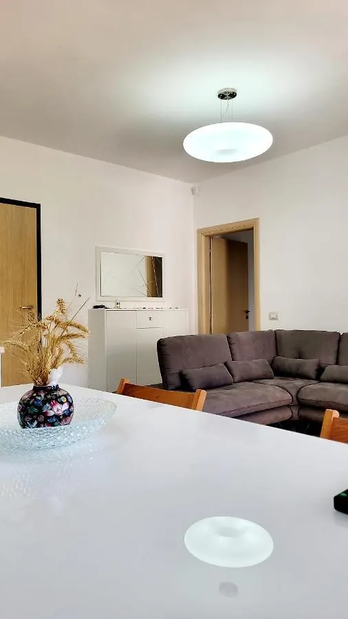 Deluxe Apartment Vlorë 0*,  Αλβανία